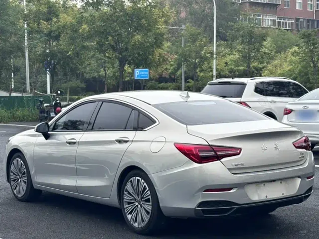 Hongqi H5 — Фото автомобиля 20