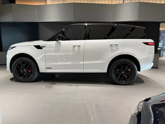 Land Rover Range Rover Sport — Фото автомобиля 3