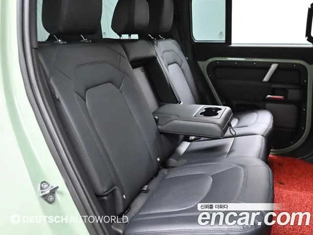 Land Rover Defender — Фото автомобиля 12