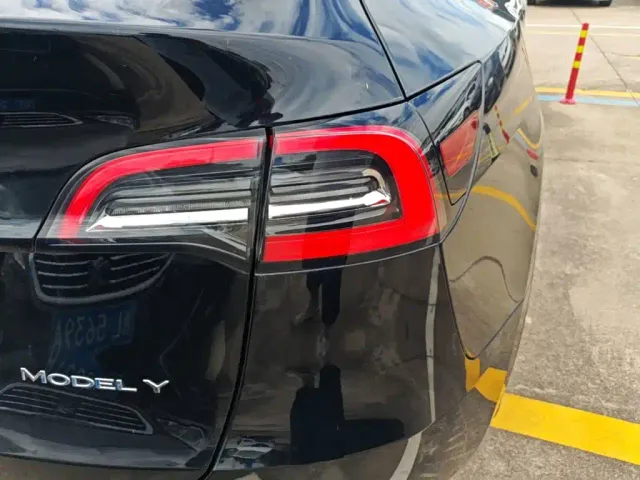Tesla Model Y — Фото автомобиля 7