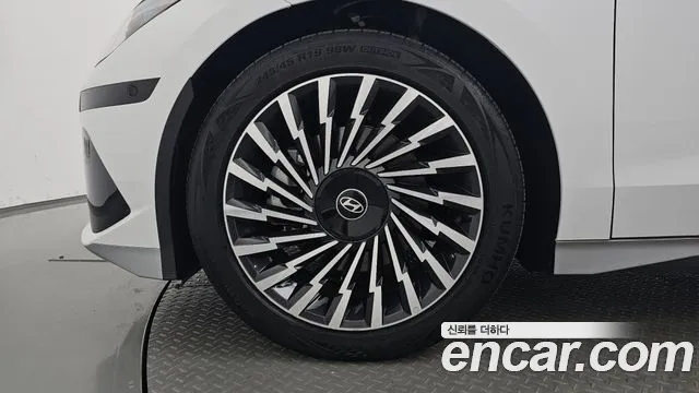 Hyundai Ioniq6 — Фото автомобиля 5