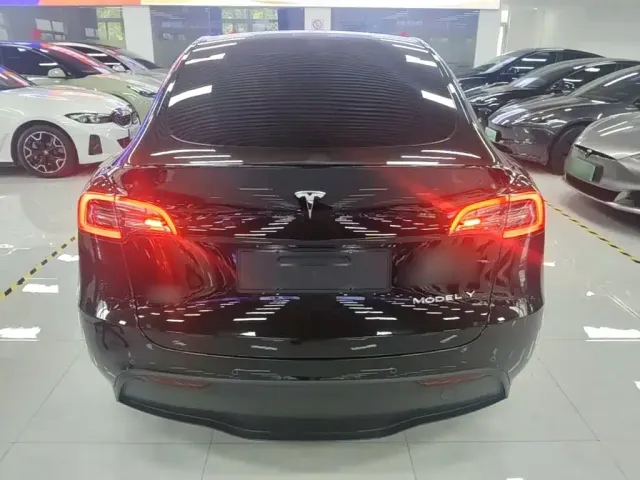 Tesla Model Y — Фото автомобиля 5
