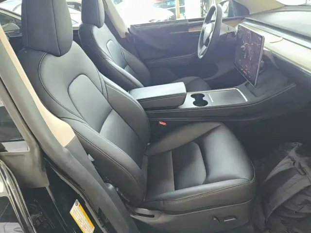 Tesla Model Y — Фото автомобиля 24