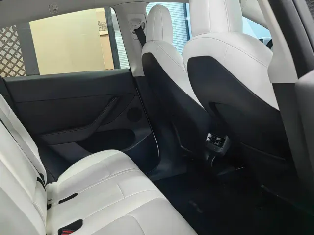 Tesla Model Y — Фото автомобиля 11
