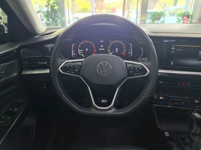 Volkswagen Passat — Фото автомобиля 7
