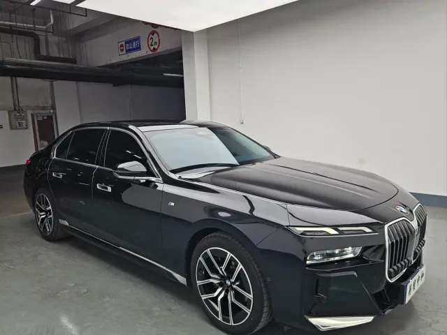 BMW 7 Series — Фото автомобиля 4