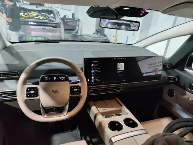 Li Auto MEGA — Фото автомобиля 2