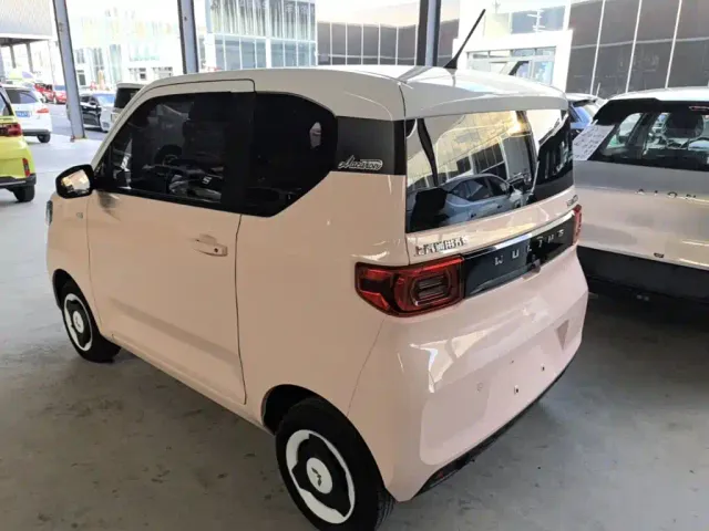 Wuling Hongguang Mini EV — Фото автомобиля 4
