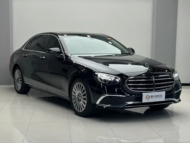Mercedes-Benz E-Class — Фото автомобиля 2