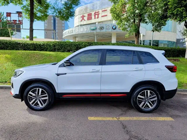 Changan CS75 — Фото автомобиля 3