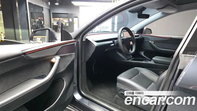 Tesla Model Y — Фото автомобиля 15