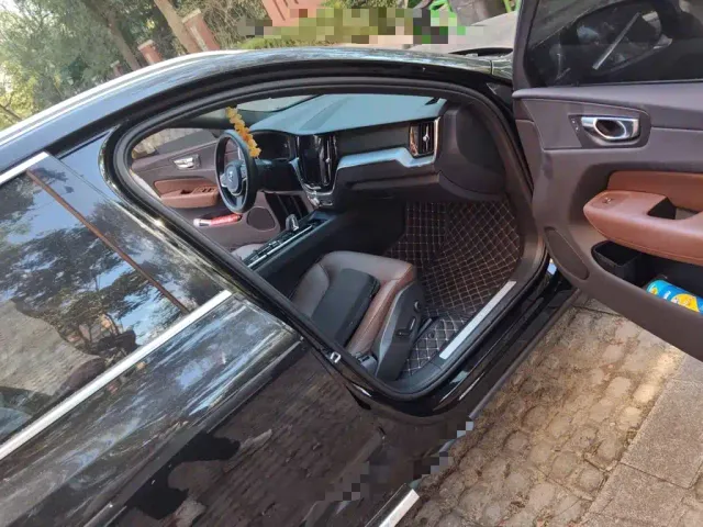 Volvo XC60 — Фото автомобиля 17