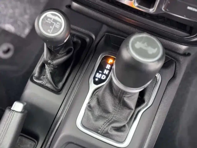 Jeep Wrangler — Фото автомобиля 18