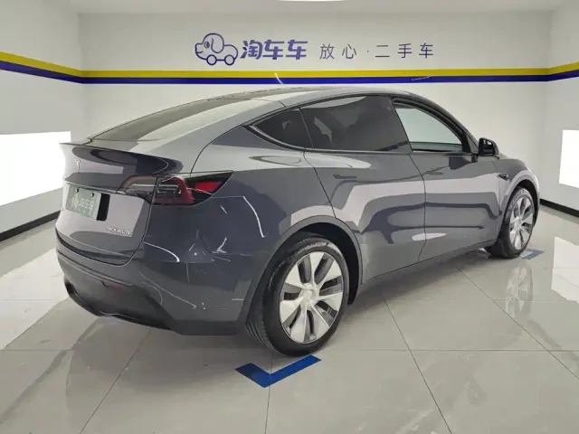 Tesla Model Y — Фото автомобиля 3