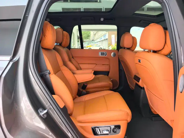 Li Auto L8 — Фото автомобиля 14
