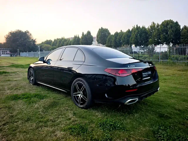 Mercedes-Benz E-Class — Фото автомобиля 7