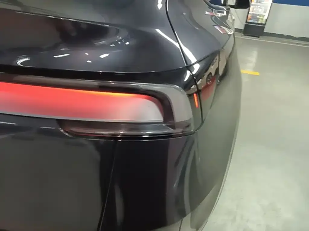 Tesla Model Y 2025 Rear-Wheel Drive — Фото автомобиля 7