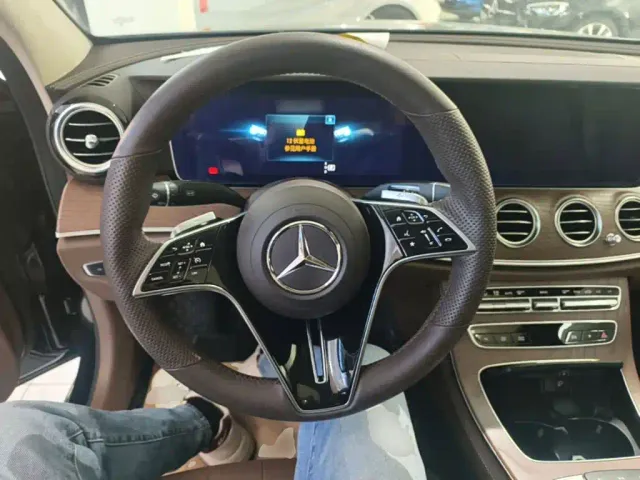 Mercedes-Benz E-Class — Фото автомобиля 10