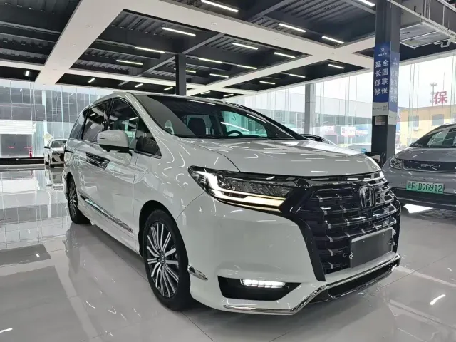 Honda Elysion — Фото автомобиля 3