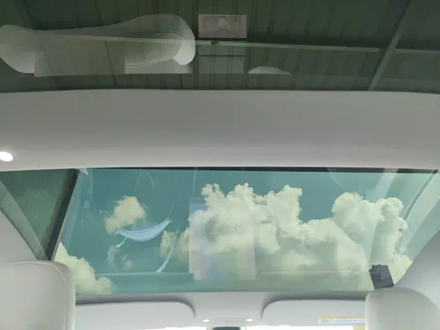 Tesla Model 3 — Фото автомобиля 17