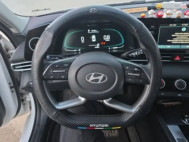 Hyundai Elantra — Фото автомобиля 15