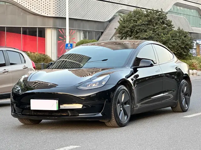Фотография автомобиля — Tesla Model 3