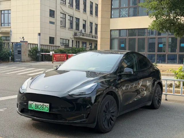 Фотография автомобиля — Tesla Model Y