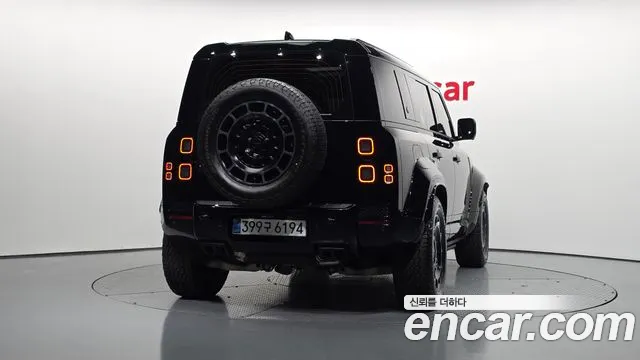 Land Rover Defender — Фото автомобиля 4
