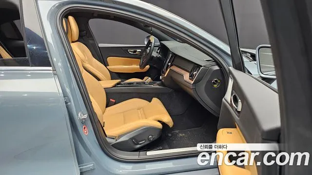 Вольво S60 S60 третьего поколения — Фото автомобиля 11