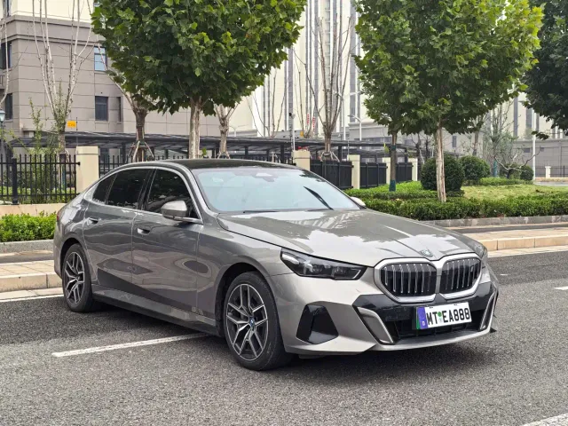 BMW i5 — Фото автомобиля 3