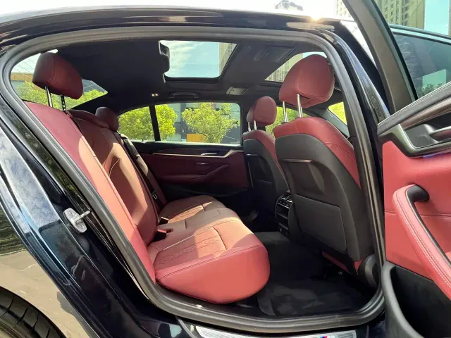 BMW 5 Series — Фото автомобиля 8