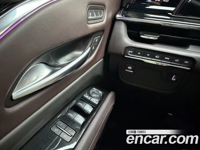 Cadillac Escalade — Фото автомобиля 17