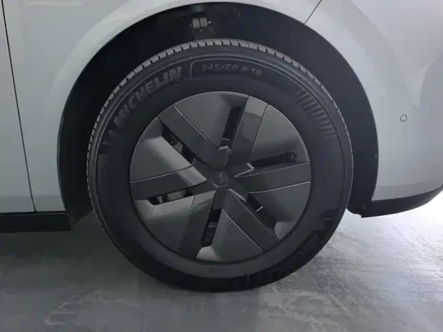 Li Auto MEGA — Фото автомобиля 6