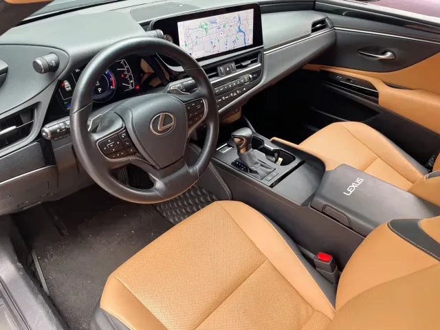 Lexus ES — Фото автомобиля 4