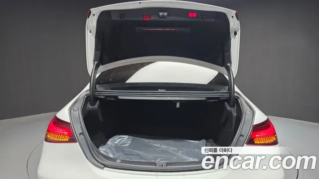 Mercedes-Benz E-Class — Фото автомобиля 15