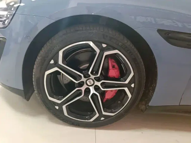 Xiaomi SU7 — Фото автомобиля 22