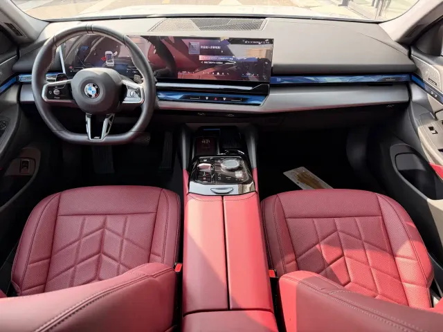 BMW 5 Series — Фото автомобиля 12