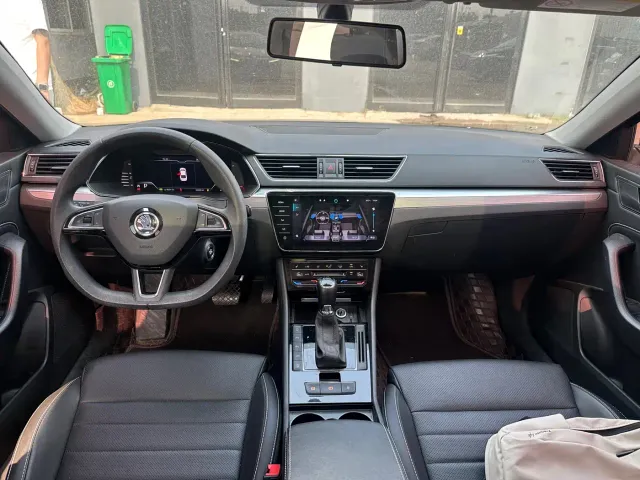 Skoda Superb — Фото автомобиля 6