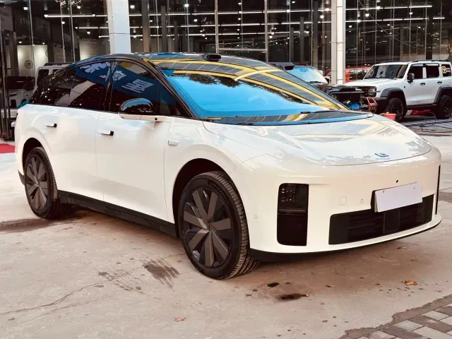 Li Auto i6 — Фото автомобиля 3