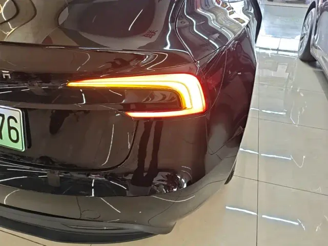 Tesla Model 3 — Фото автомобиля 7