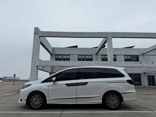 Honda Elysion — Фото автомобиля 6
