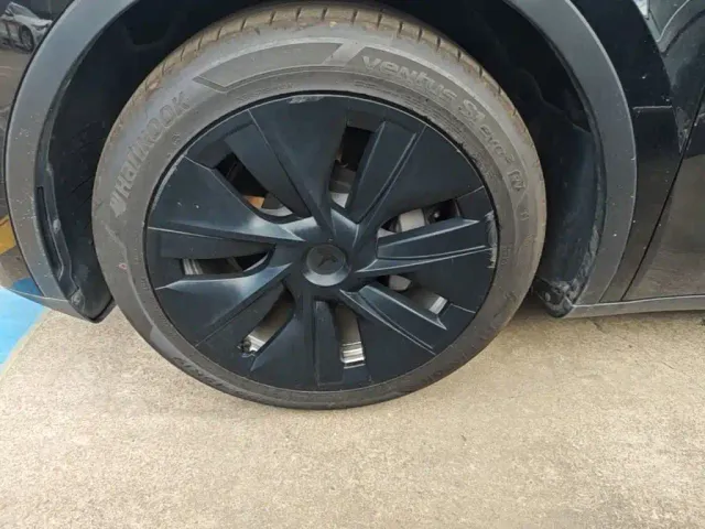 Tesla Model Y — Фото автомобиля 22