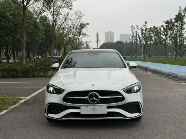 Фотография автомобиля — Mercedes-Benz C-Class