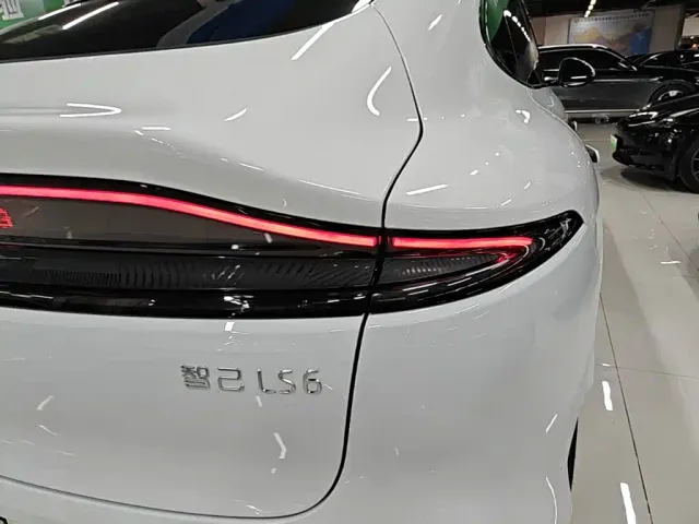 IM Motors LS6 — Фото автомобиля 7