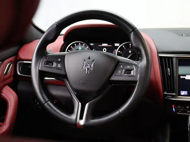 Maserati Levante — Фото автомобиля 12