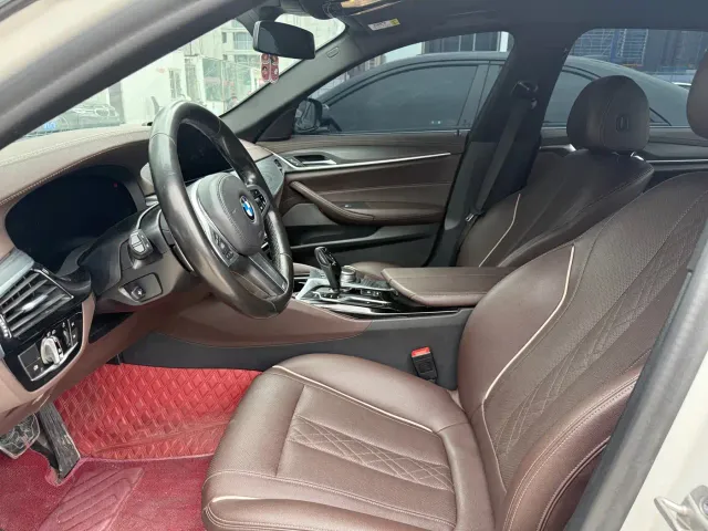 BMW 5 Series — Фото автомобиля 12