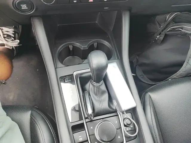 Mazda Axela — Фото автомобиля 13