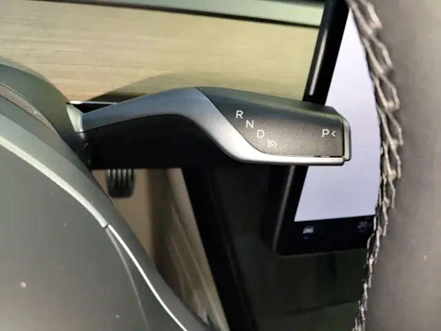 Tesla Model 3 — Фото автомобиля 13