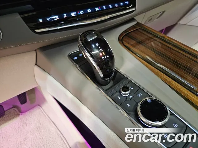 Cadillac Escalade — Фото автомобиля 9