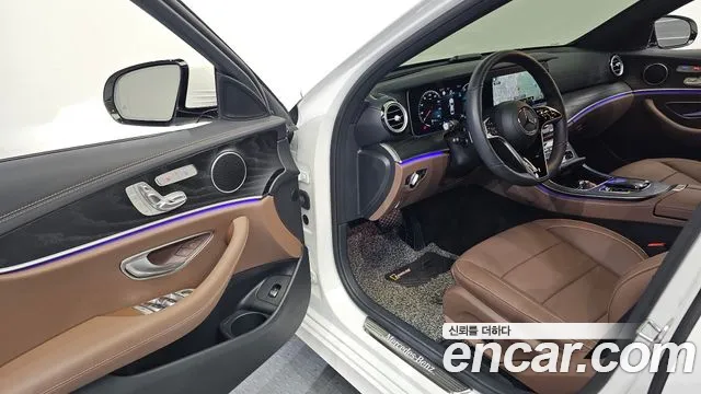 Mercedes-Benz E-Class — Фото автомобиля 6